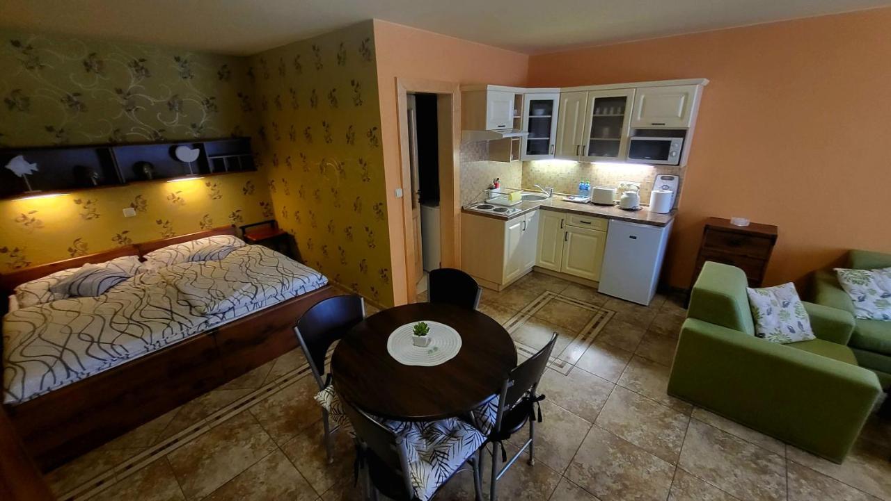 Selfness Roznava Aparthotel Buitenkant foto